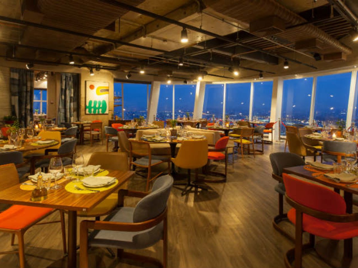 Restaurante Lassú em São Paulo – Cardápio para ninguém botar defeito com  uma vista panorâmica da cidade