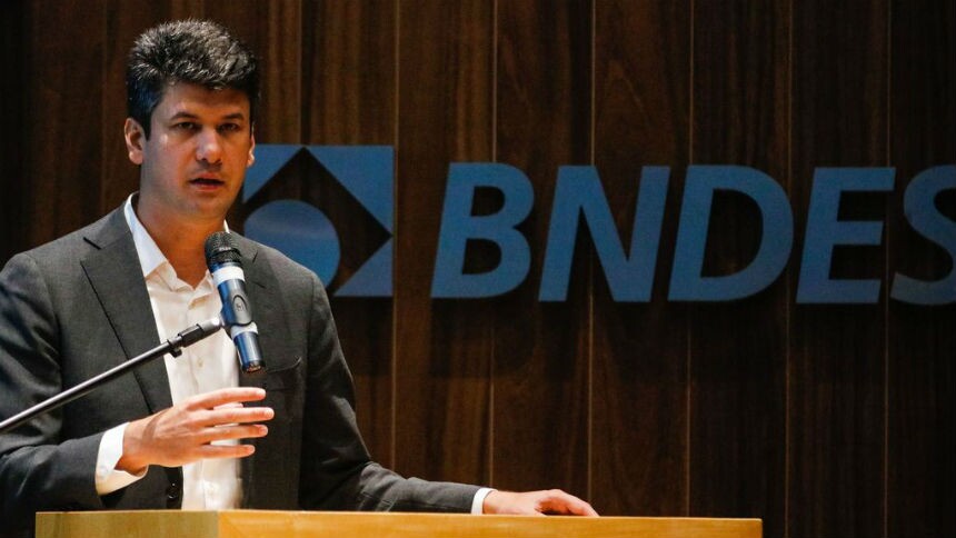 "Se gastarmos demais, o Brasil quebra de novo", diz Gustavo Montezano, do BNDES
