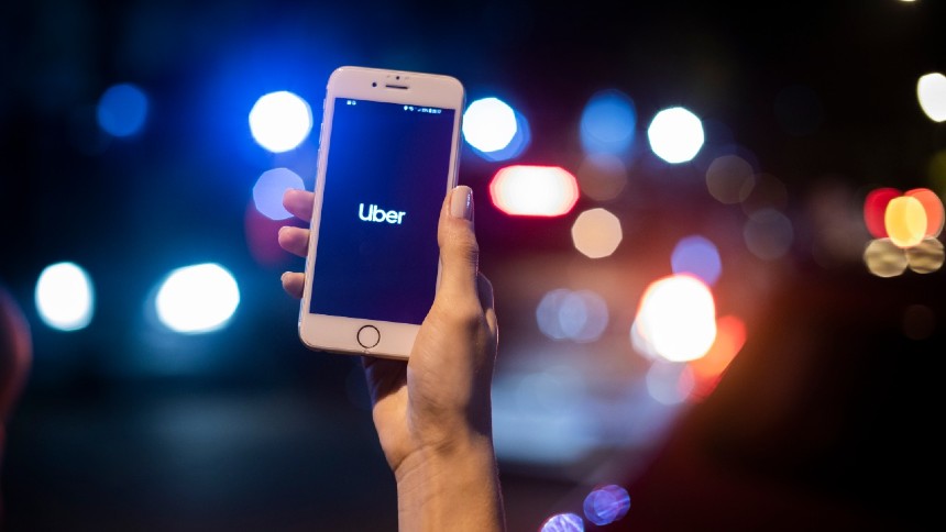 Objetos, táxis e supermercados: como a Uber se “virou nos 30” e se reinventou no Brasil