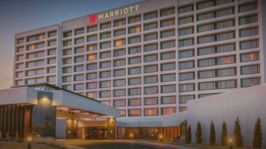 Apertem os cintos, o hóspede sumiu: Marriott corta custos e lucro volta