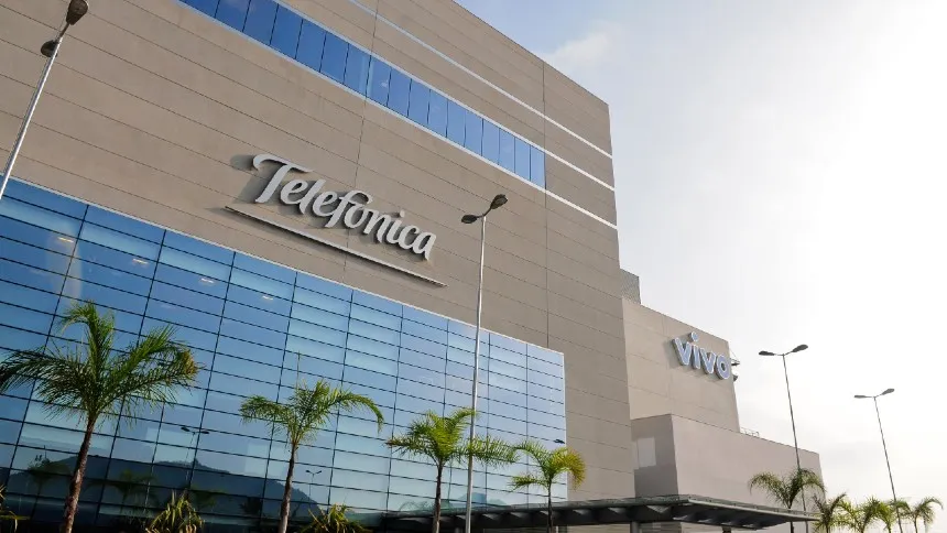 Na América Latina, a Telefónica quer falar só português