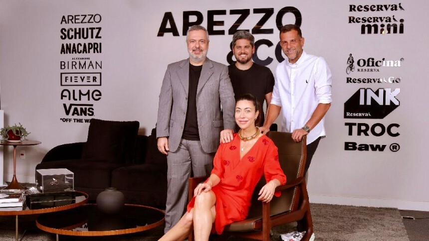 Arezzo&Co estreia em vestuário feminino com aquisição da Carol Bassi