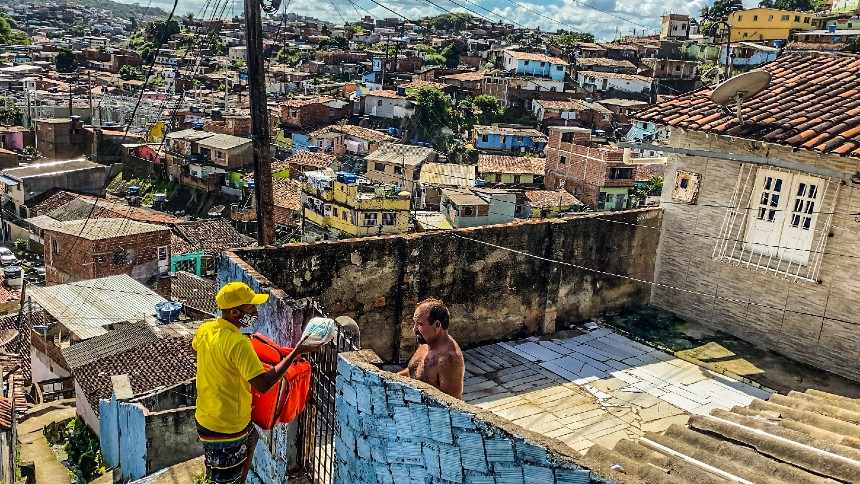 Um Szajman investe nas periferias (e a 1ª aposta é em um “iFood das favelas”)