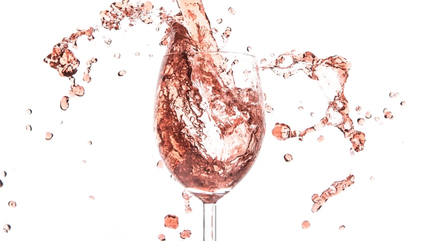 No mundo dos vinhos, o rosé é a cor mais quente