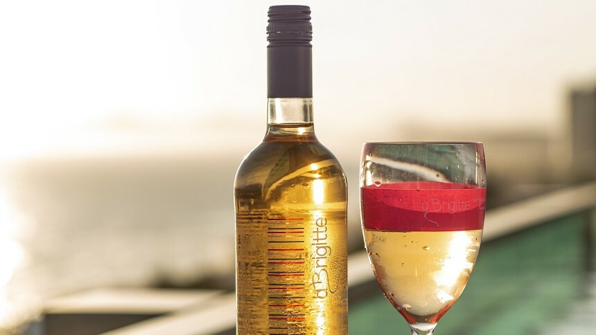 Um vinho com gelo para se bebericar na praia como se fosse Saint-Tropez
