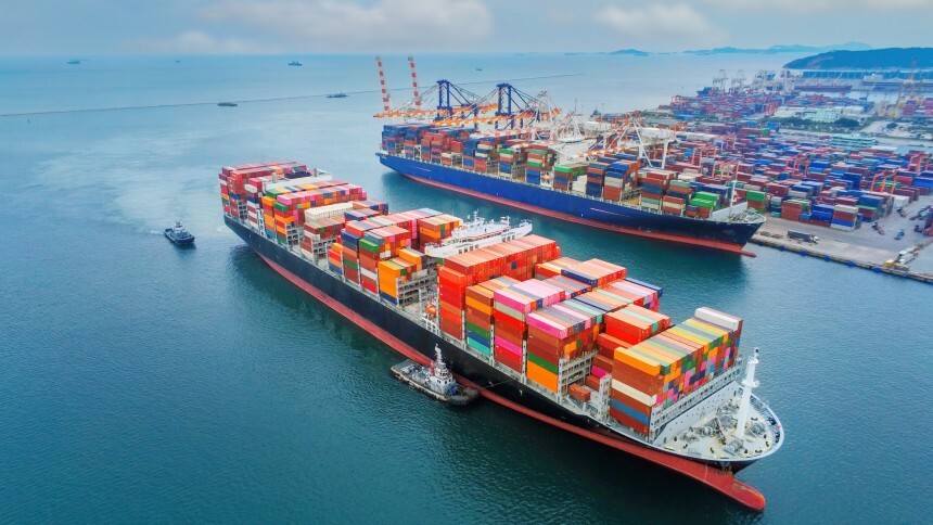 Engarrafamento de navios na China volta a trazer fantasma de caos logístico