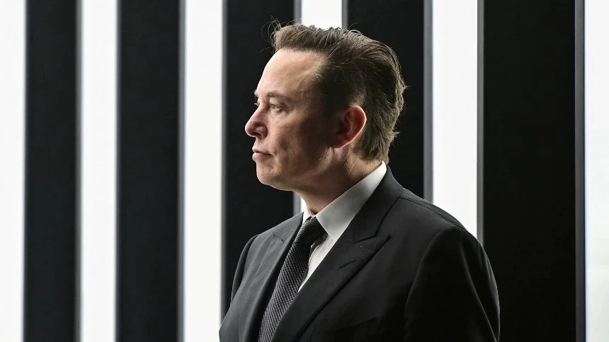 Com "pressentimento ruim", Elon Musk pisa no freio e Tesla pode demitir