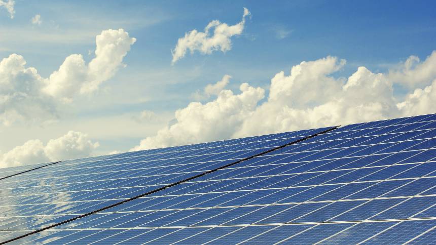 Consórcio vai pagar mais de US$ 6 bilhões por painéis solares "made in USA"