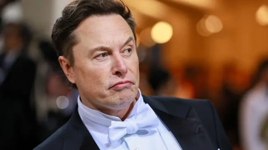 Investidores da Tesla chamam Musk de "canhão solto" e questionam sua agenda política