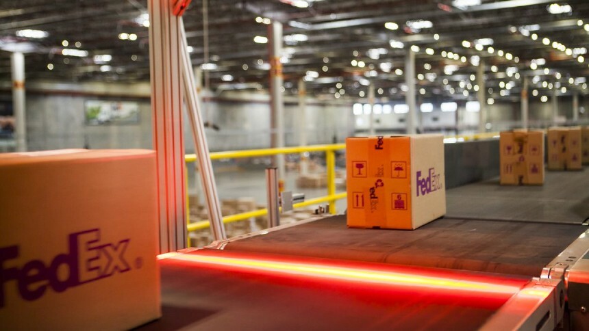 FedEx traça um novo caminho para "se proteger" dos grandes varejistas