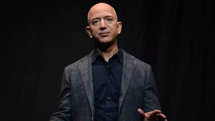 Após 20 anos, Jeff Bezos volta a comprar ações da Amazon – mas apenas uma