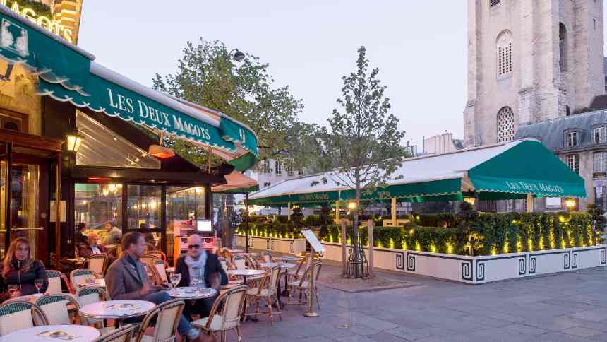 O mítico café parisiense Les Deux Magots abre "tropicalizado" em São Paulo