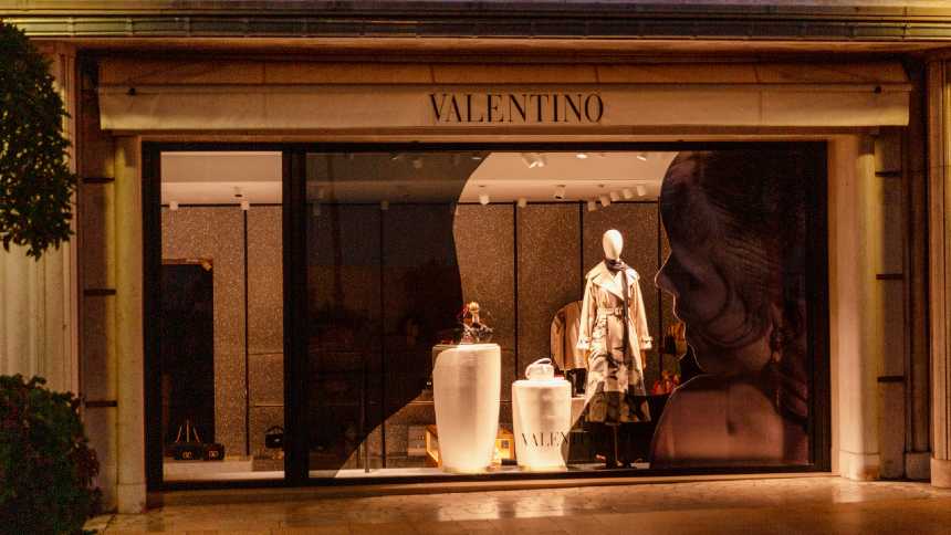 Kering compra 30% da Valentino para recuperar terreno diante do rival LVMH