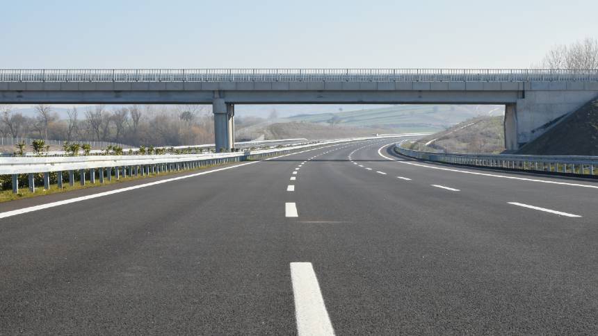 Santander vê "pista livre" para Ecorodovias e CCR