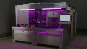 O robô da GoodBytz é capaz de preparar 150 refeições por hora