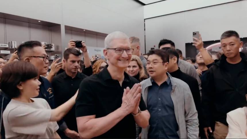 Só é lembrado, quem aparece: Tim Cook, da Apple, diz "olá" aos chineses