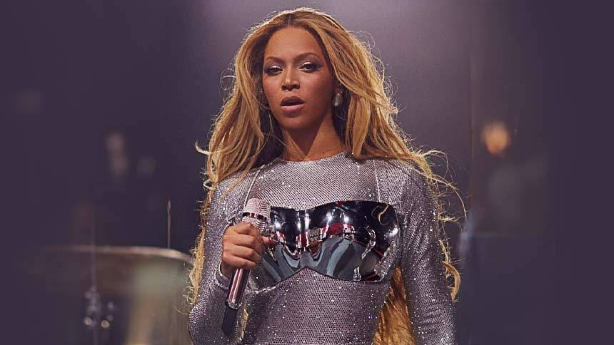 Figurino Lowe usado por Beyoncé em sua turnê Renaissance: a "marca mais quente" e com celebridades (Reprodução)