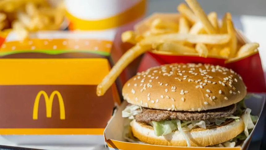 A bactéria que "comeu" US$ 14 bilhões em valor de mercado do McDonald