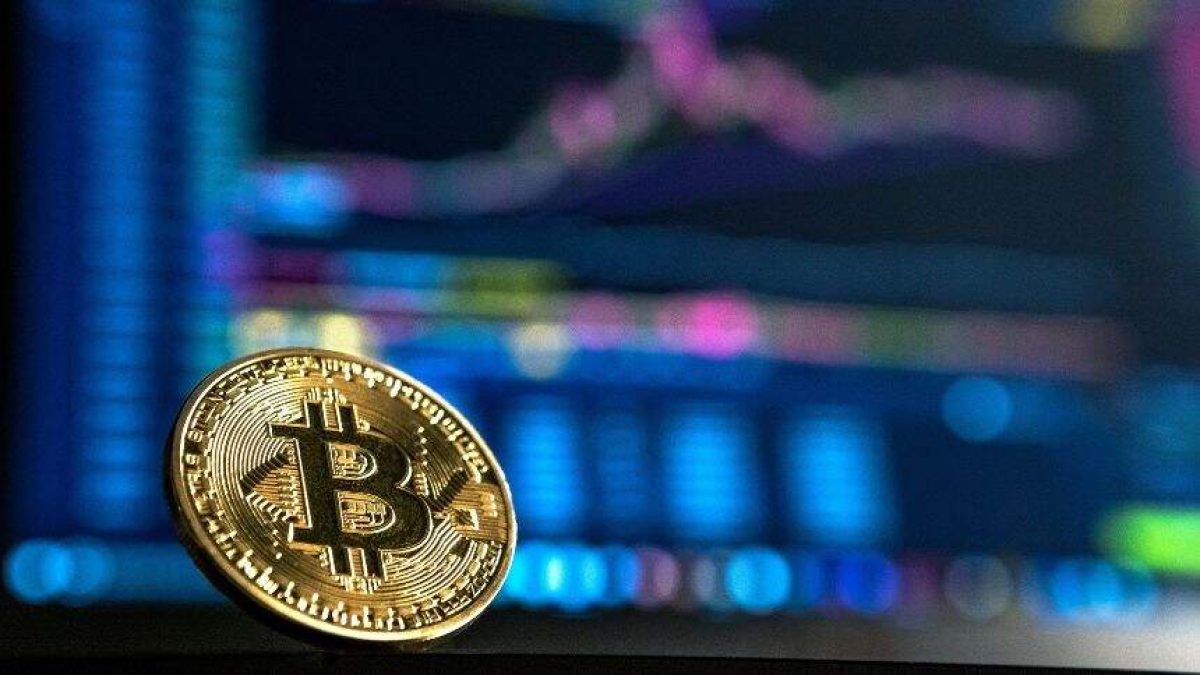 Bitcoin pode subir mais de 30 vezes com ETFs, projeta Cathie Wood - NeoFeed