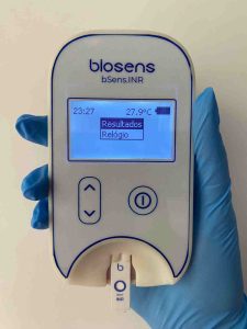 O dispositivo para o exame de coagulação sanguínea da Biosens