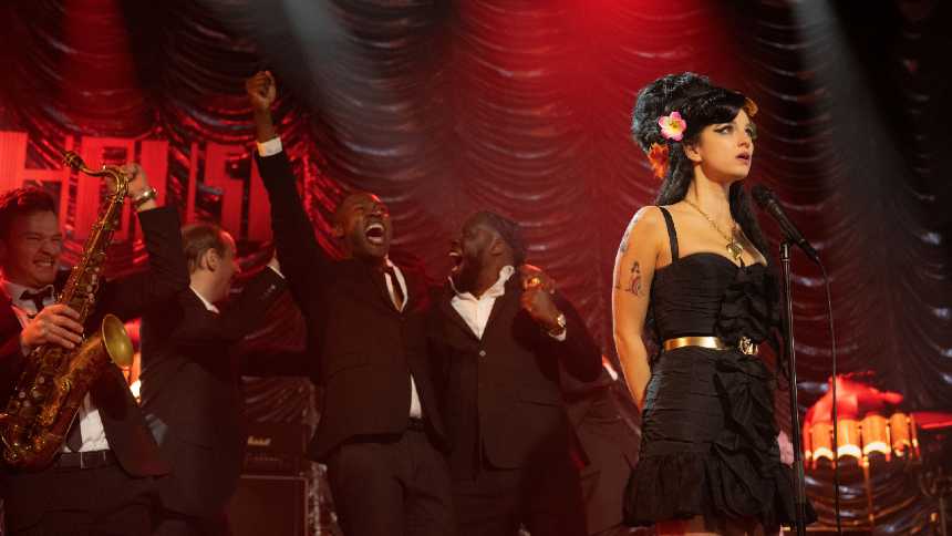 "Back to Black", o filme que revela a "escuridão" de Amy Winehouse
