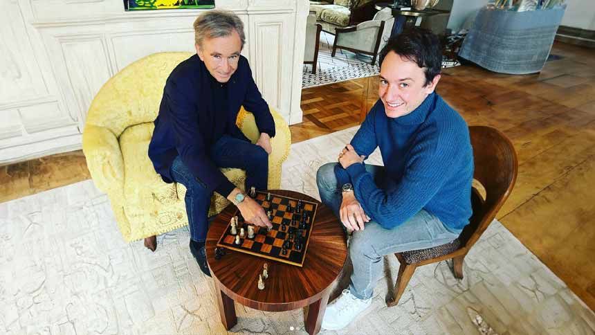 Herdeiro de Bernard Arnault fecha sua primeira aquisição: uma relojoaria suíça de 185 anos