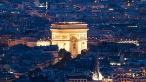 Família Arnault, de controladores do grupo LVMH, compra três imóveis por quase € 200 milhões em Paris