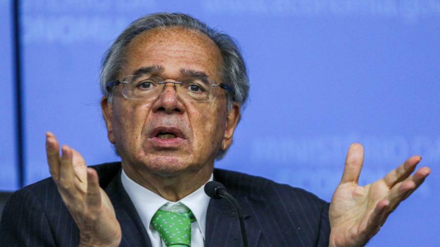 Ex-ministro Paulo Guedes diz que o governo "chutou o balde" no fiscal