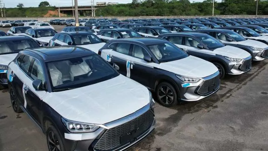 Ações de montadoras de carros elétricos chineses "desandam" com guerra de descontos