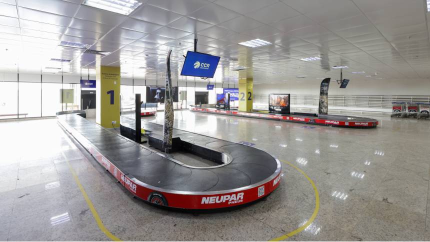 Novas esteiras para restituição de bagagens no aeroporto de Foz do Iguaçu. Crédito: Divulgação CCR Aeroportos