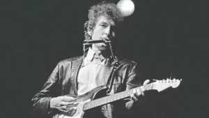 A noite em que Bob Dylan eletrificou os anos 1960 e mudou a história da música