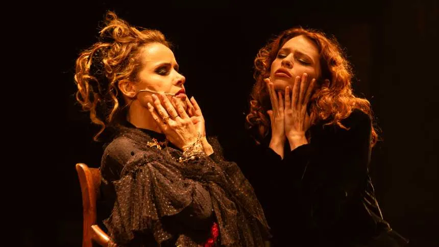 Zé Celso continua vivo na "catarse dionisíaca" do Teatro Oficina