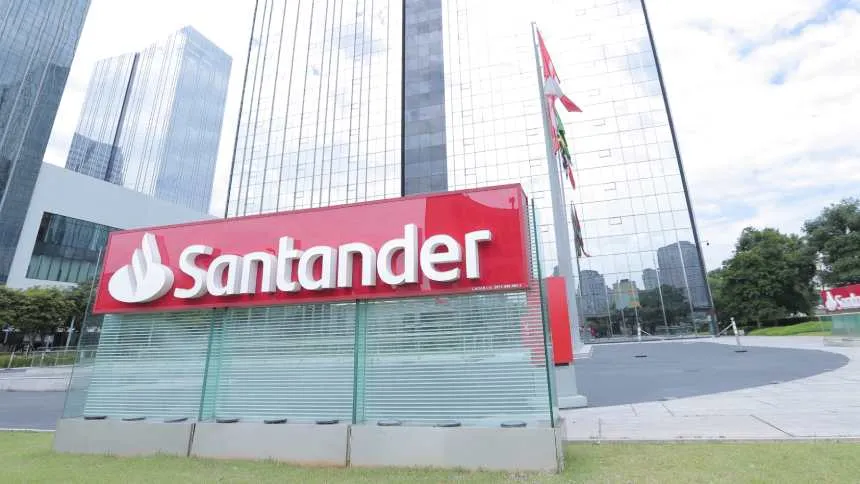 Santander Brasil lucra R$ 3,65 bilhões, aumenta provisões e IOF impacta carteira de crédito