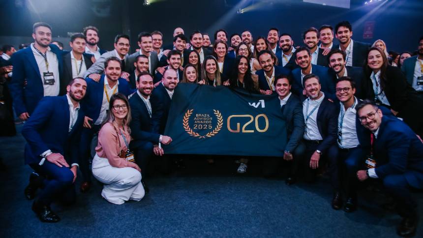 Equipe da W1 celebrando a premiação