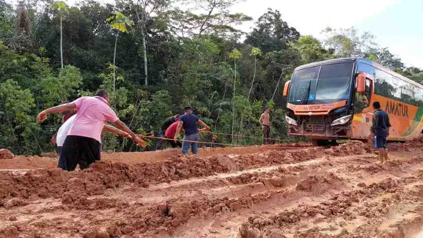 Veto à lei ambiental mantém BR-319 na lama