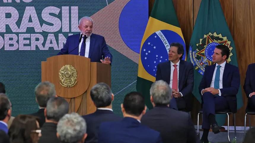 O presidente da República, Luiz Inácio Lula da Silva, fala durante assinatura da medida provisória (MP) Brasil Soberano., no Palácio do Planalto (Foto: José Cruz/Agência Brasil)