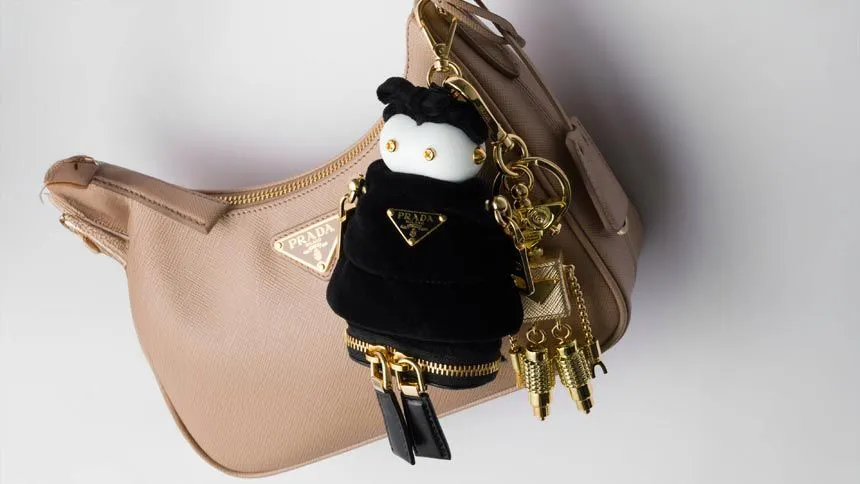 Vão-se as bolsas, ficam os pingentes: a nova aposta das gigantes de luxo