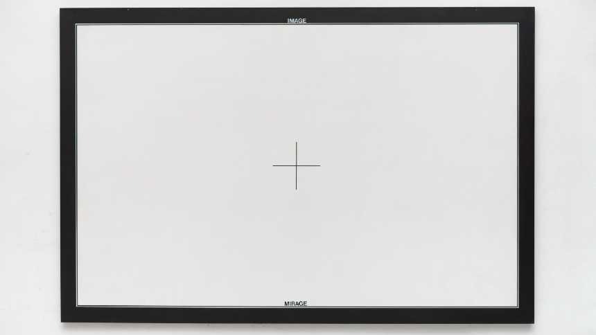 Antonio Dias, o artista que subtraiu a imagem e pintou a palavra