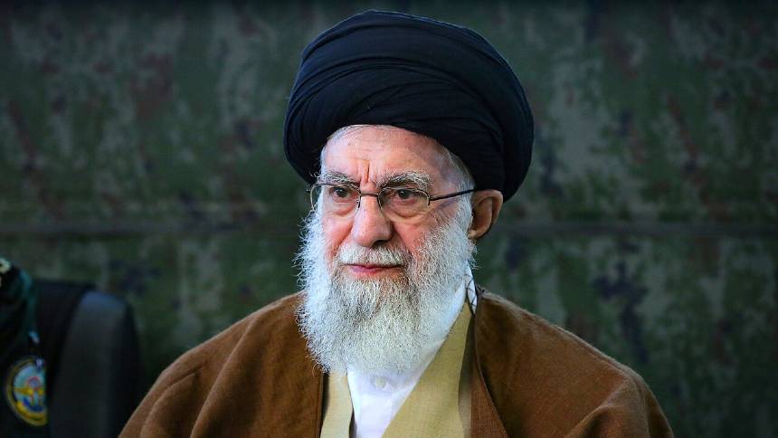 Crise econômica corrói o poder de Ali Khamenei, o líder supremo do Irã