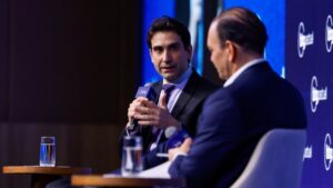 Galípolo compara Banco Central a um transatlântico e indica queda de juros mais lenta