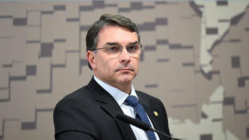 As promessas de Flávio Bolsonaro: privatização de 95% das estatais e corte de gastos e de impostos