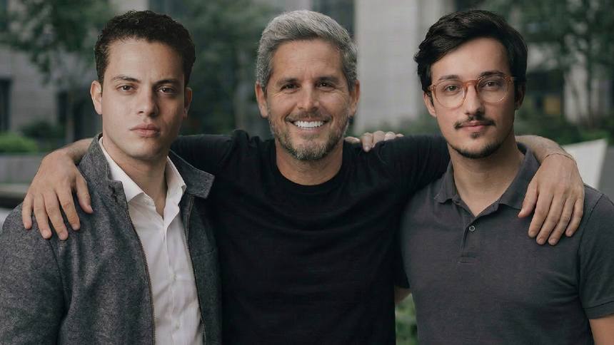 Micael Crasto (à esq.) e Lucas Freitas (à dir), fundadores da Blank, e Rony Meisler, da Rebels Ventures