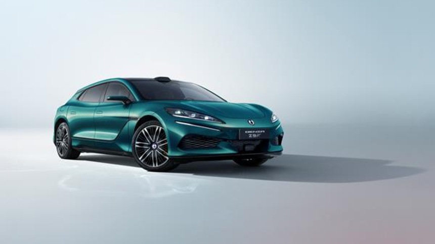 BYD recharges its batteries (very quickly) to challenge Porsche and BMW.