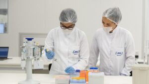 JBS inaugura centro de biotecnologia para avançar no mundo das super proteínas