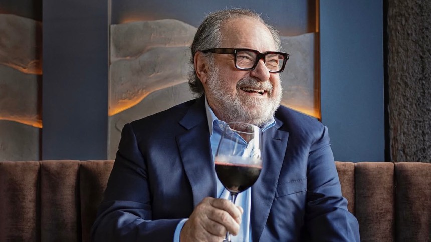 MEMÓRIA: Michel Rolland, o enólogo que ensinou o mundo a gostar de vinhos potentes