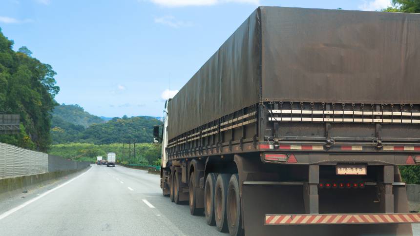 Governo precisa agir contra falhas que geram risco, ineficiência e distorções no transporte rodoviário