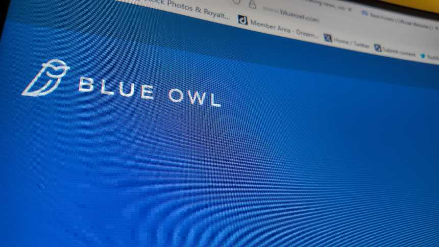 Blue Owl vê US$ 5,4 bilhões "baterem asa" em meio à crise do crédito privado nos EUA