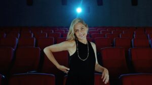 Além da violência e da ditadura: Carla Camurati propõe um novo olhar para o cinema nacional