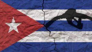 Entre filas digitais e gasolina a US$ 12: o novo mercado de combustíveis em Cuba