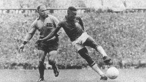 Quanto vale a camisa 10 que transformou Pelé em rei do futebol?